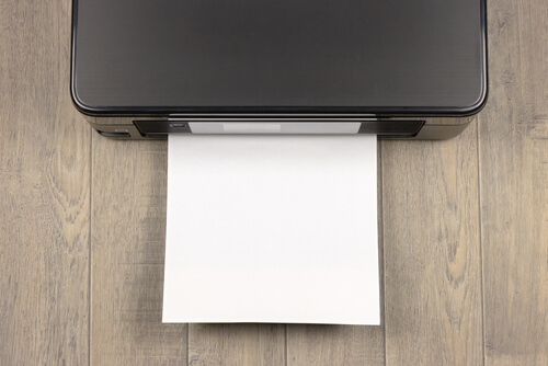 מדפסת עם נייר